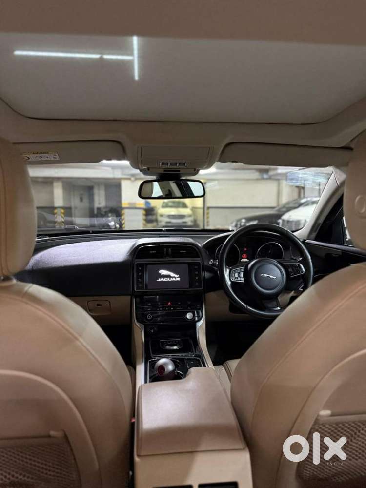 Jaguar Xe Portfolio, 2016, Petrol