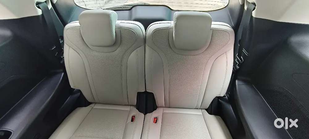 Mahindra Xuv700 2025 Diesel Well Maintained