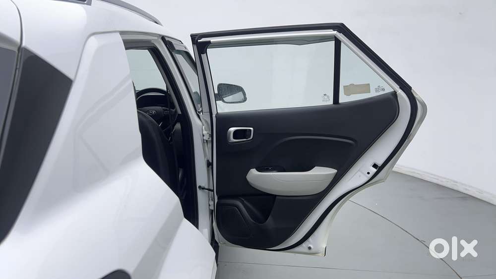 Hyundai Venue S (o) 1.0 Turbo Mt, 2023, Petrol