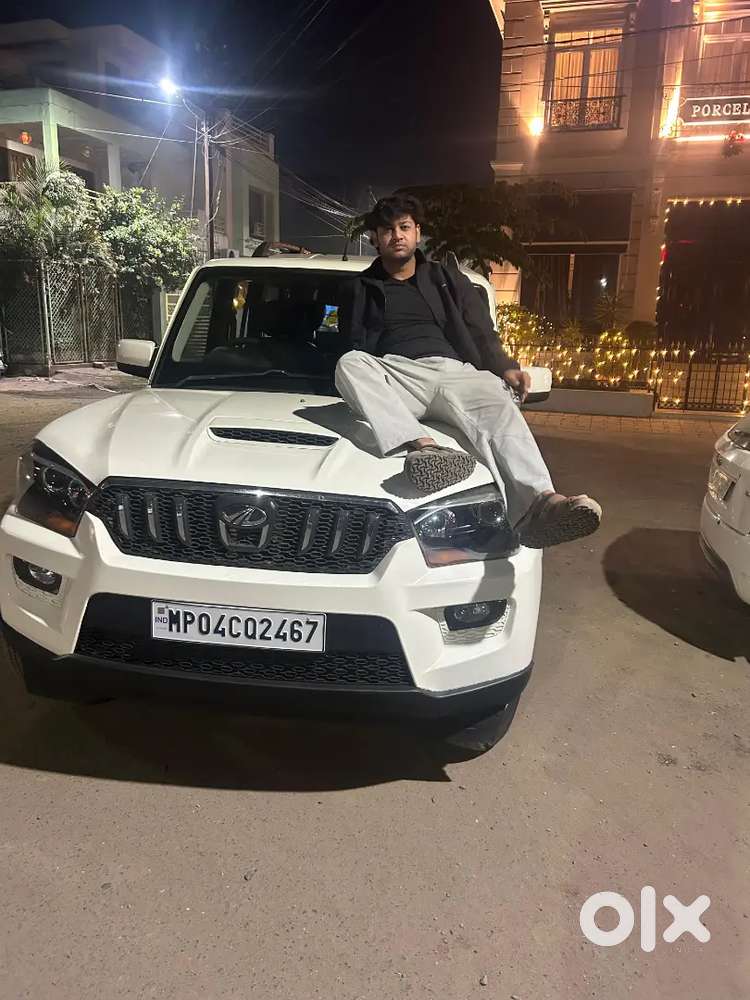 Mahindra Scorpio Classic S10 Diesel 2015