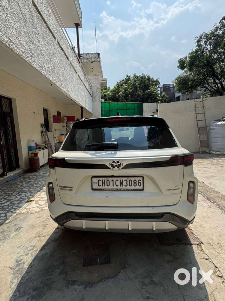 Top Variant Toyota Hyryder Available At A Throwaway Price