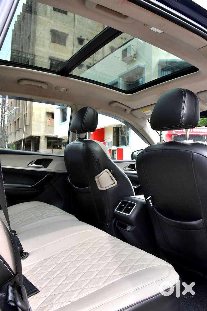 Mahindra Xuv700 2.0 Ax 7 Petrol Mt Str, 2022, Petrol