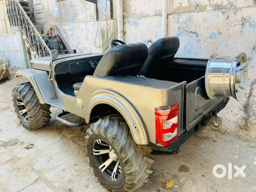 Mahindra Jeep Classic 1983