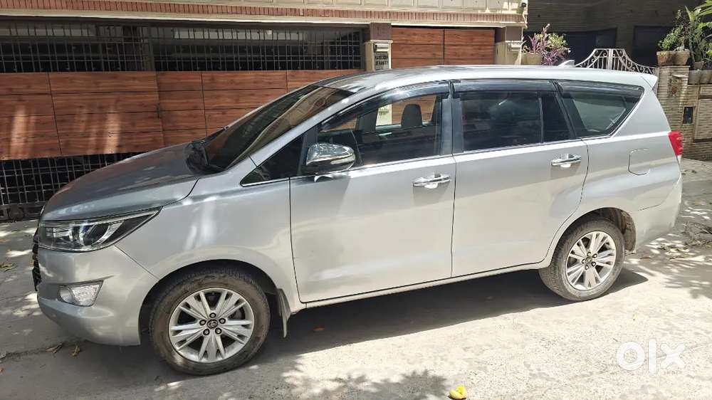 Toyota Innova Crysta 2.8zx At Top Model 2017 Diesel