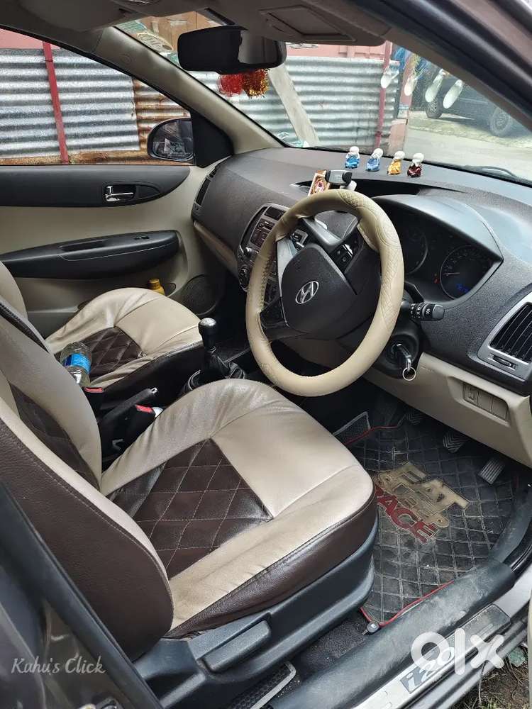 Hyundai I20 2013 Petrol Well Maintained And 30,000 Km Driven