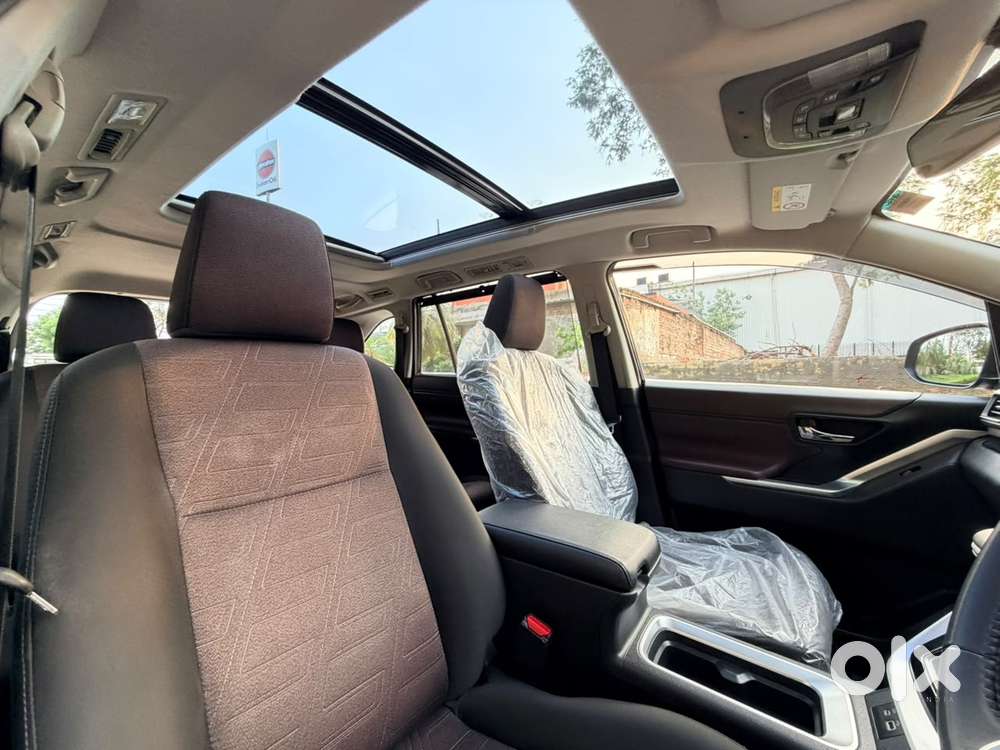Toyota Innova Hycross 2.0 Vx (o) Hybrid 7 Str, 2025, Petrol