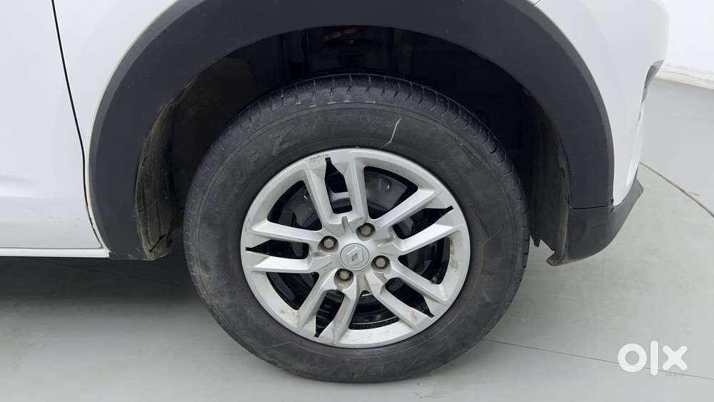 Renault Triber Rxt, 2023, Petrol