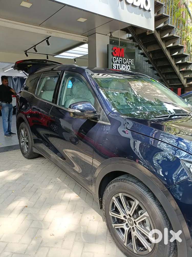 Mahindra Xuv700 2024 At Diesel Well Maintained