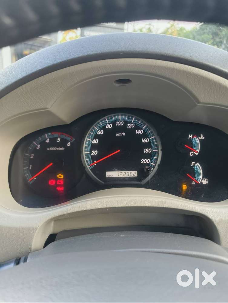 Toyota Innova 2.5 V 2014