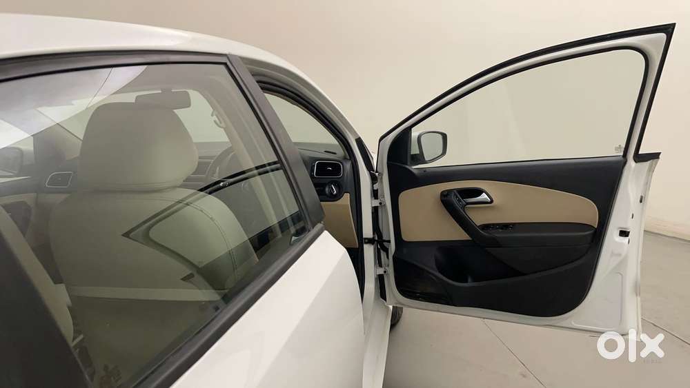 Volkswagen Polo Petrol Highline 1.2l, 2015, Petrol