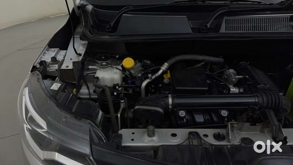 Renault Triber Rxz, 2023, Petrol