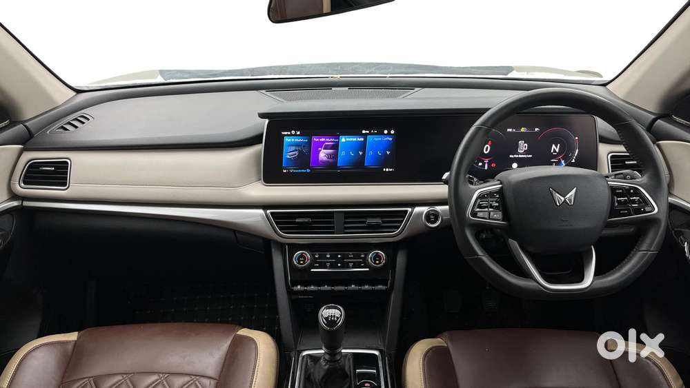 Mahindra Xuv700 2.0 Ax 5 Petrol Mt 7 Str, 2023, Diesel
