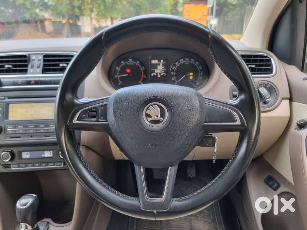 Skoda Rapid [2016-2018] 1.6 Style Plus Mpi At, 2016, Petrol