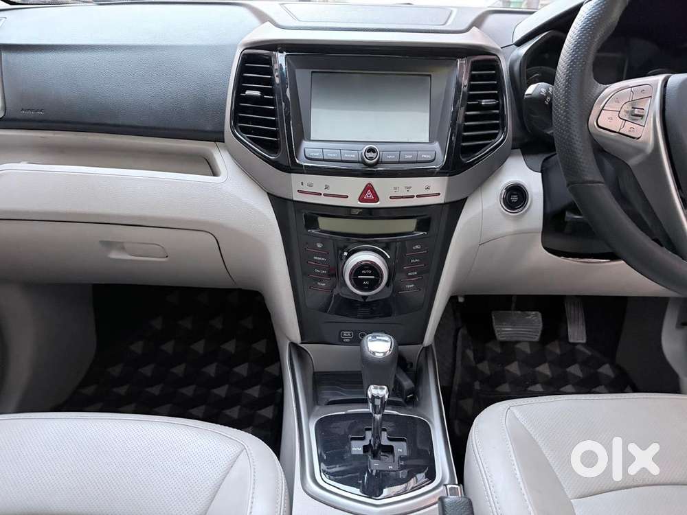 Mahindra Xuv300 W8 (o) 1.5 Diesel Amt, 2022, Diesel