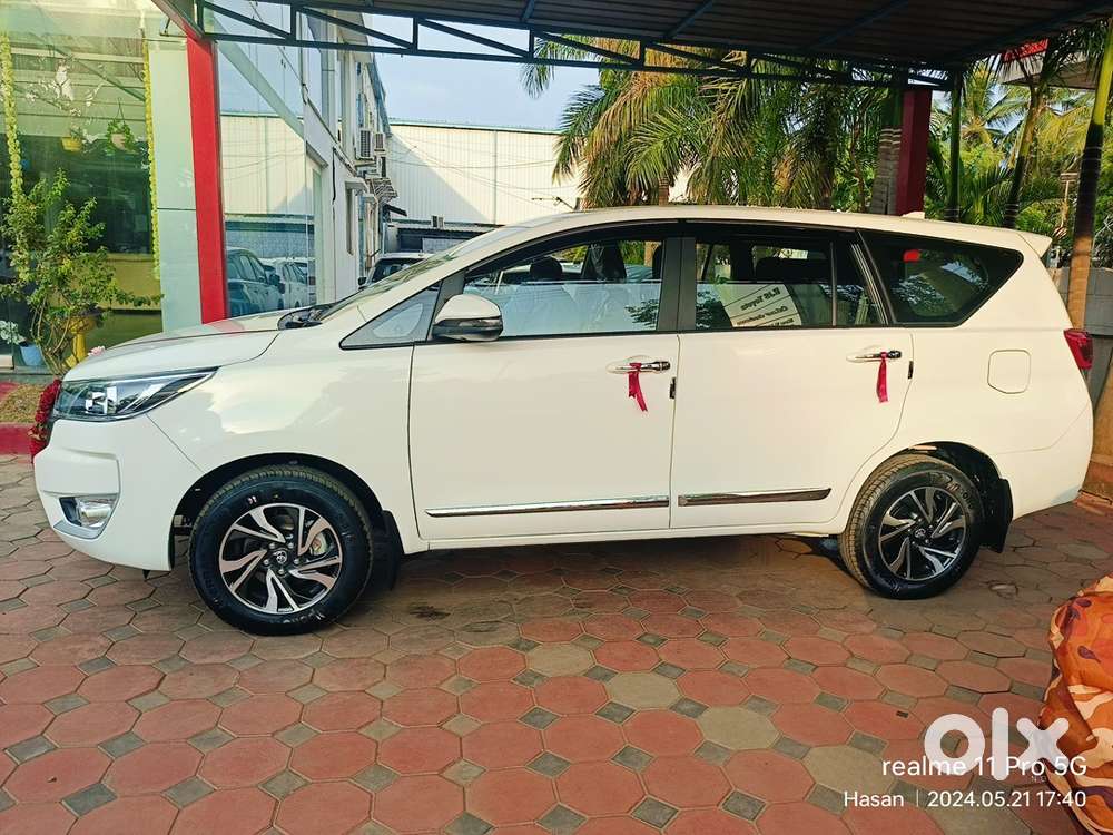 Toyota Innova Crysta Diesel 2025
