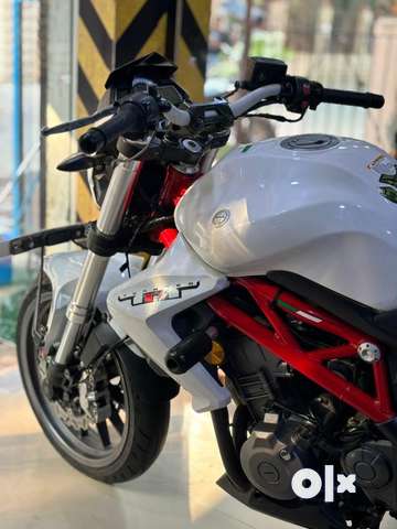 Benelli tnt300i deals