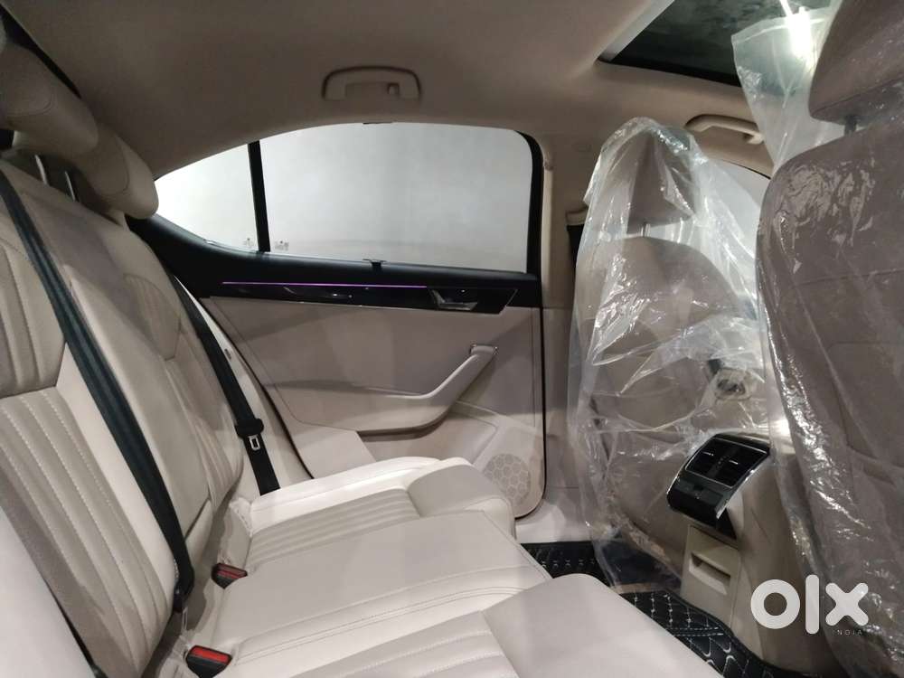 Skoda Superb 2.0 L&k Tsi At, 2023, Petrol