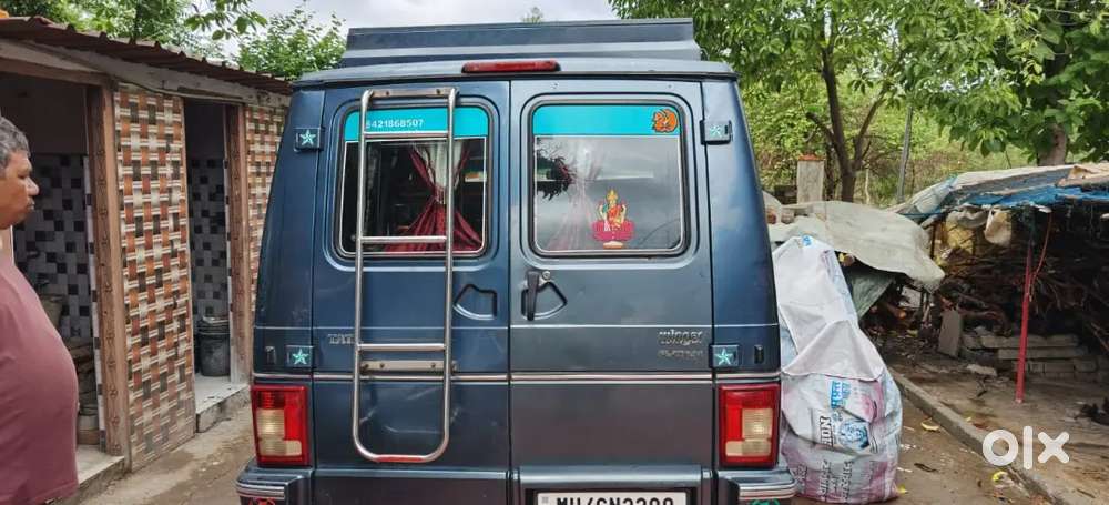 Tata Winger Deluxe 2011 Diesel Automatic Roof