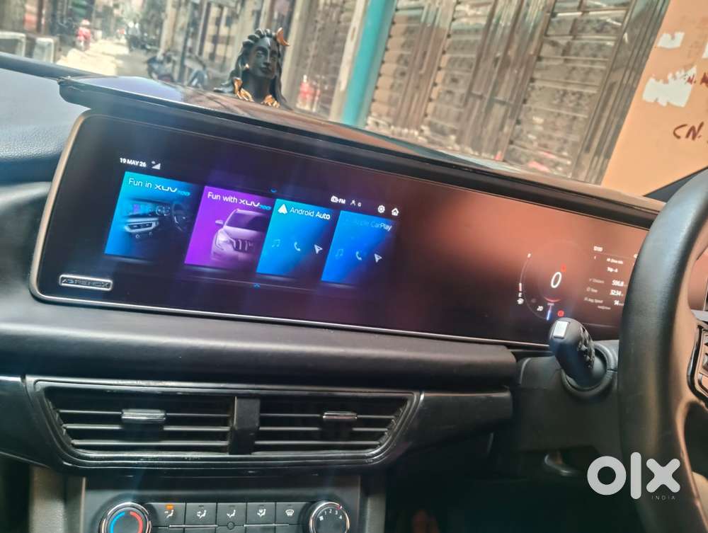 Mahindra Xuv700 2.0 Ax 5 Petrol Mt Str, 2022, Petrol
