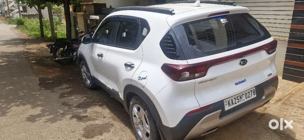 Kia Sonet White Fully Automatic