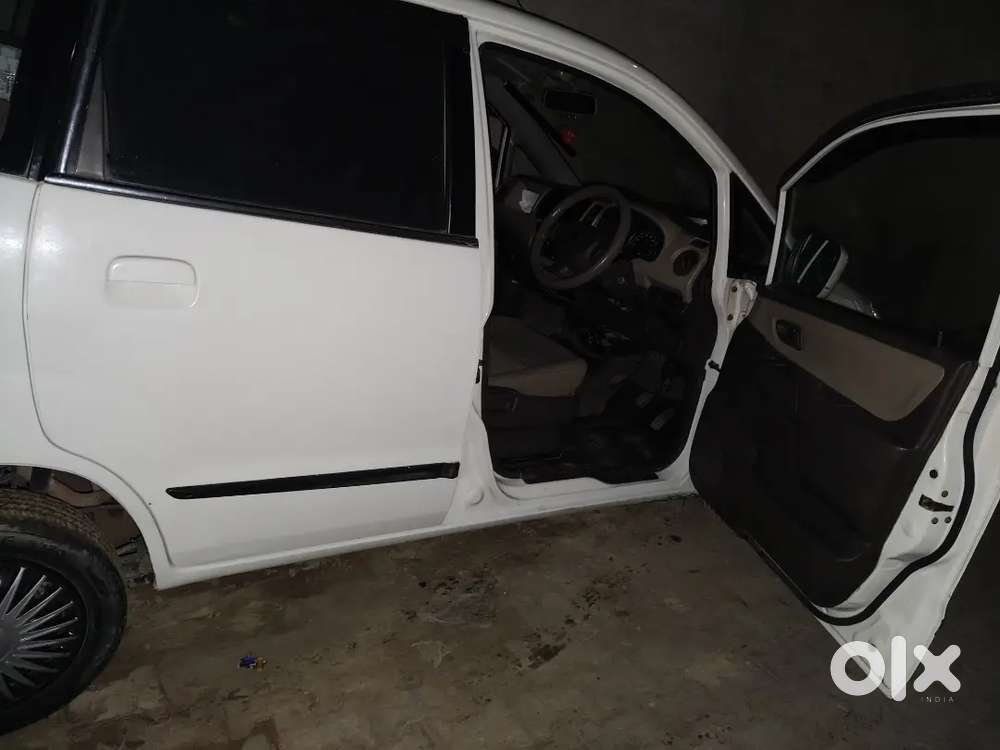 Seel Di Caar In The Maruti Suzuki Zen Estilo