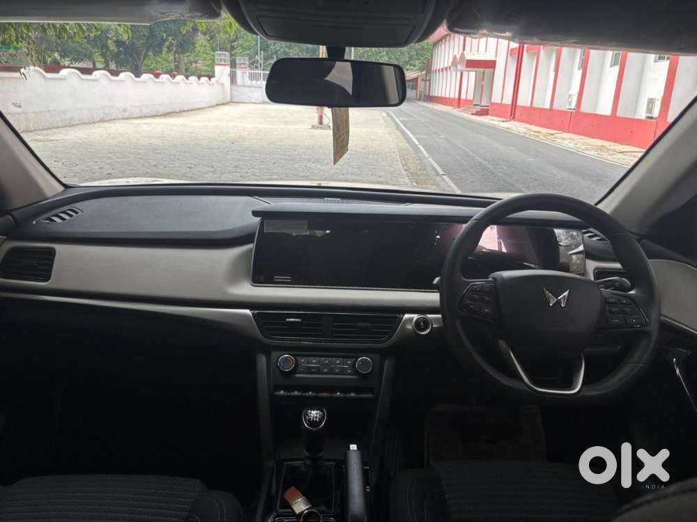 Mahindra Xuv 700 Ax5 Petrol, 2025 Model