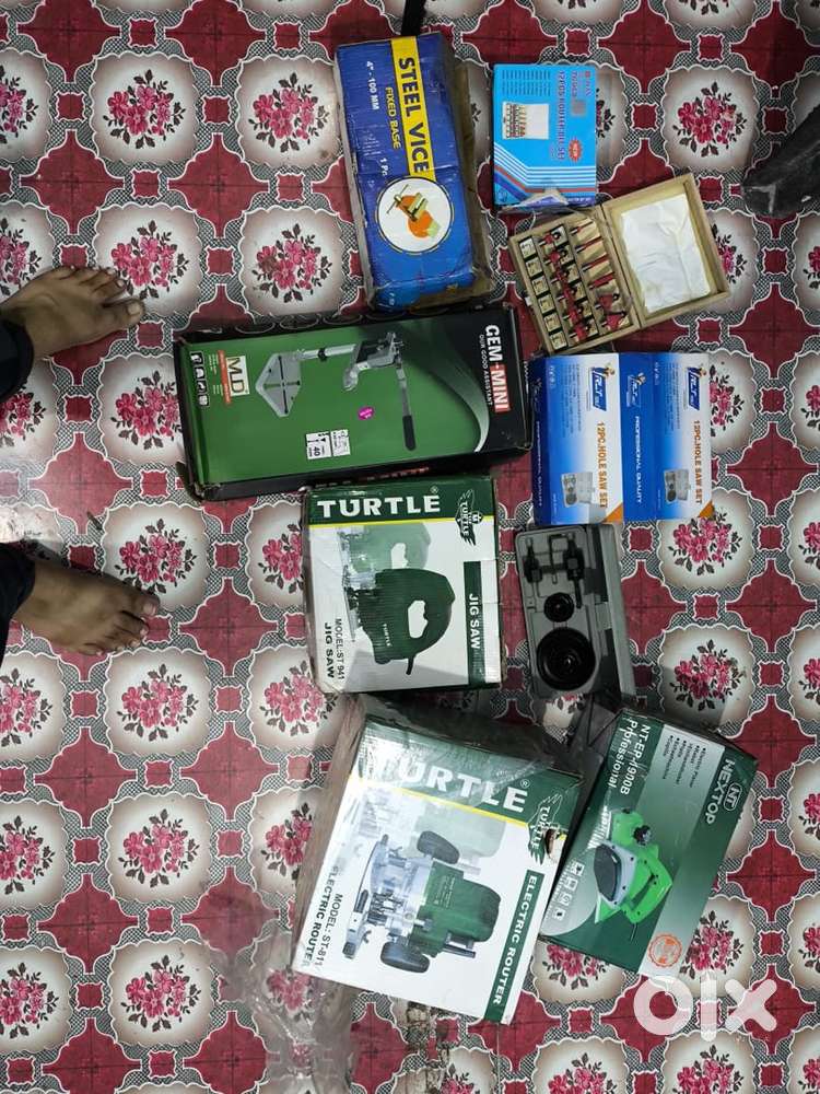 Unused Woodworking Tools Bundle &ndash; Turtle Router, Jig Saw, Steel Vice &