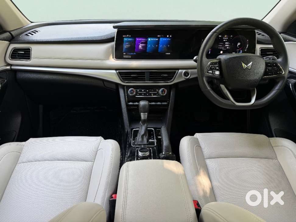 Mahindra Xuv700 2.0 Ax 7 Petrol At Str, 2024, Petrol