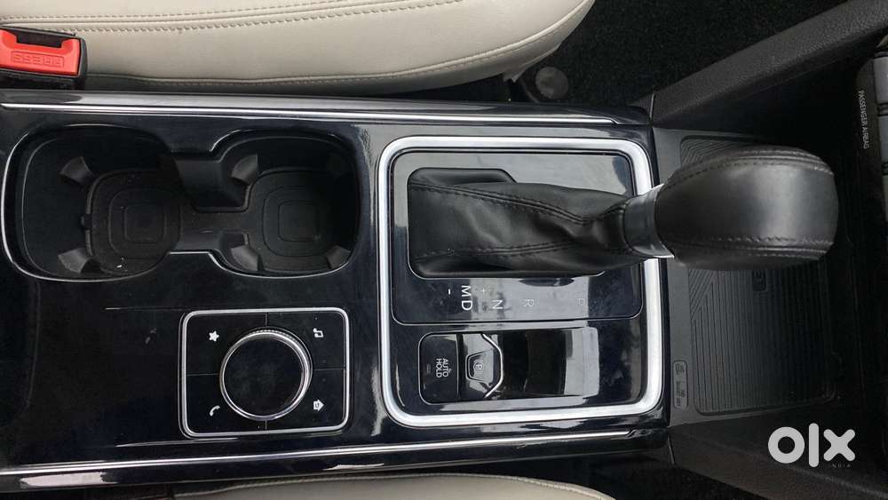 Mahindra Xuv700 2.0 Ax 7 Petrol Mt Str, 2021, Petrol