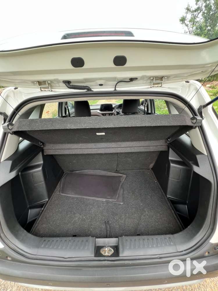 Maruti Suzuki Brezza 1.5 Zxi Plus Smart Hybrid, 2022, Petrol