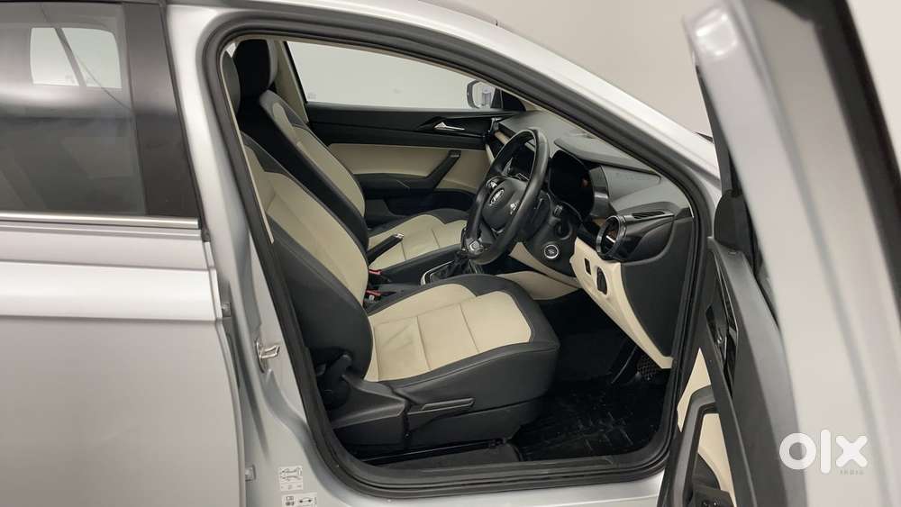 Skoda Slavia Style 1.0l Tsi At, 2022, Petrol