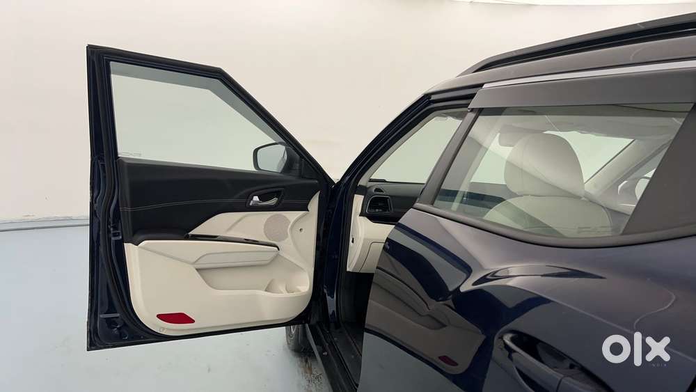 Mahindra Xuv 3xo Ax7l 1.2 Petrol At (pg), 2025, Petrol