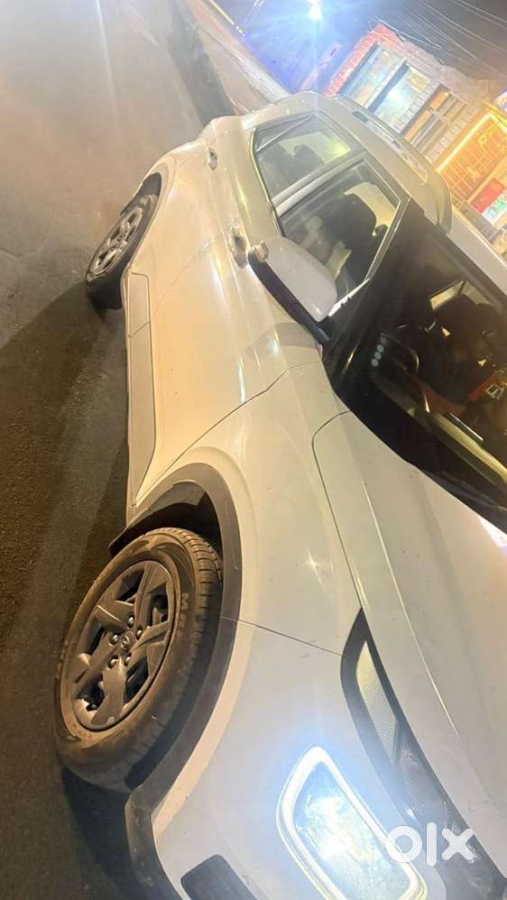 Hyundai Venue 2024 Petrol Well Maintained