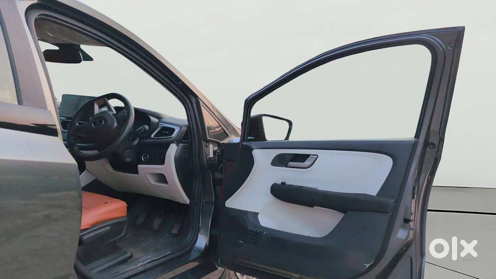 Tata Altroz Xz, 2025, Petrol