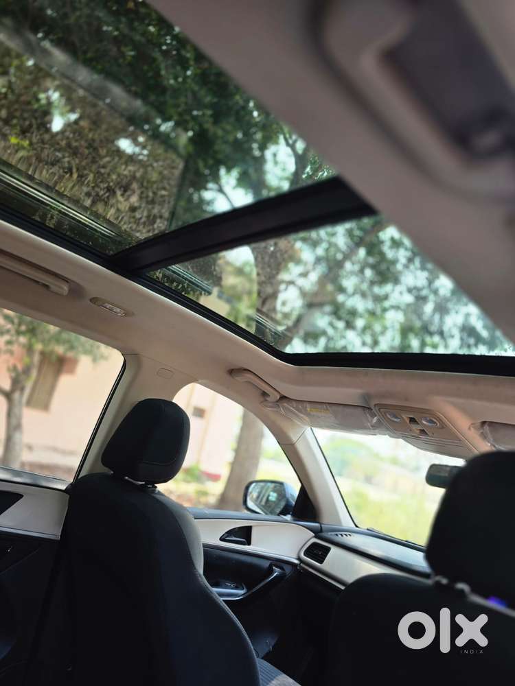 Mahindra Xuv700 2.0 Ax 5 Petrol Mt Str, 2022, Petrol