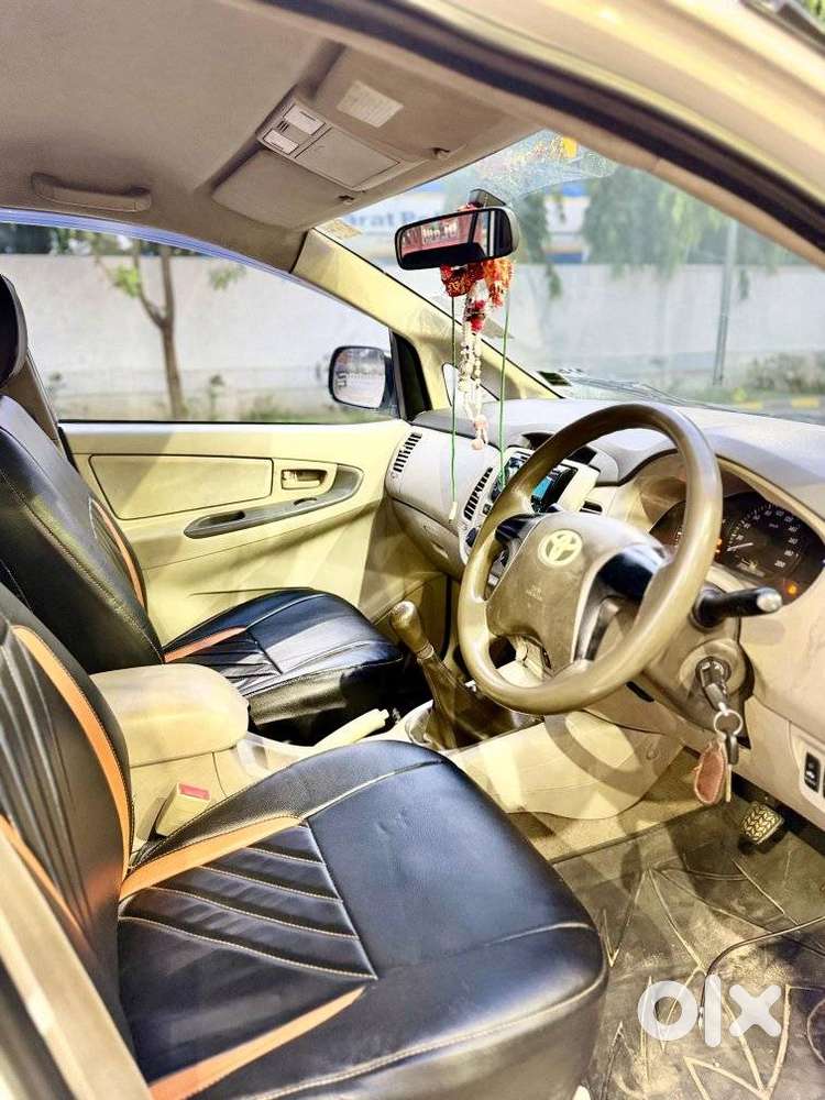 Toyota Innova 2.5 G (diesel) 8 Seater, 2012, Diesel