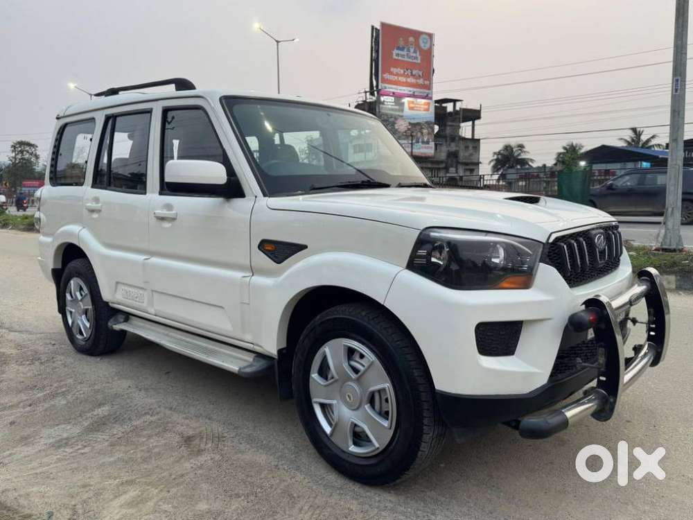 Mahindra Scorpio S4, 2015