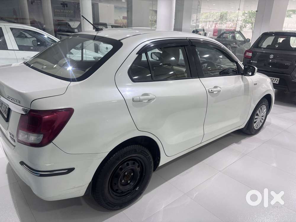 Maruti Suzuki Swift Dzire Vxi(o) At, 2017, Petrol
