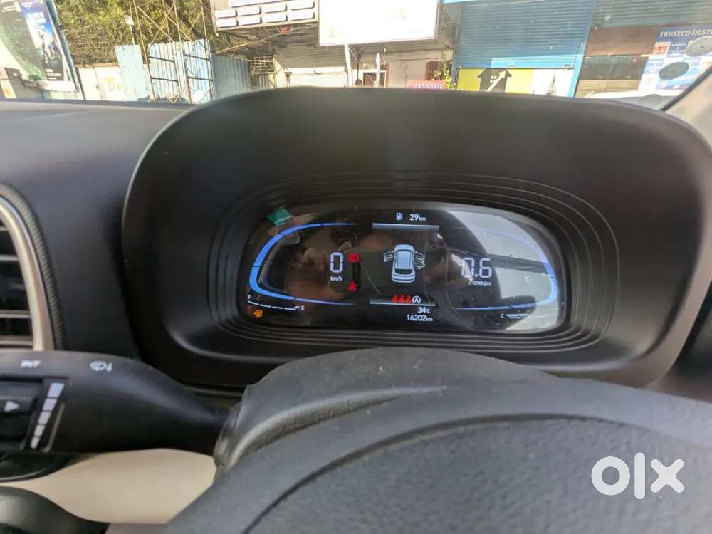 Hyundai Venue 2025 Petrol 16000 Km Driven