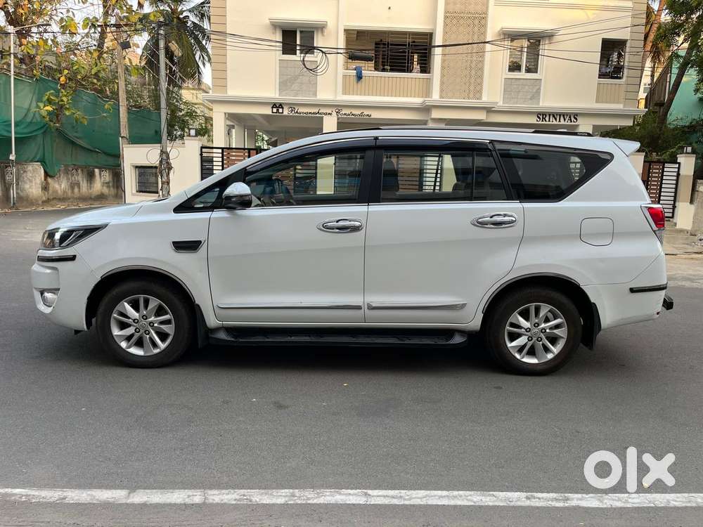 Toyota Innova Crysta 2.4 G Mt 8s, 2023, Diesel