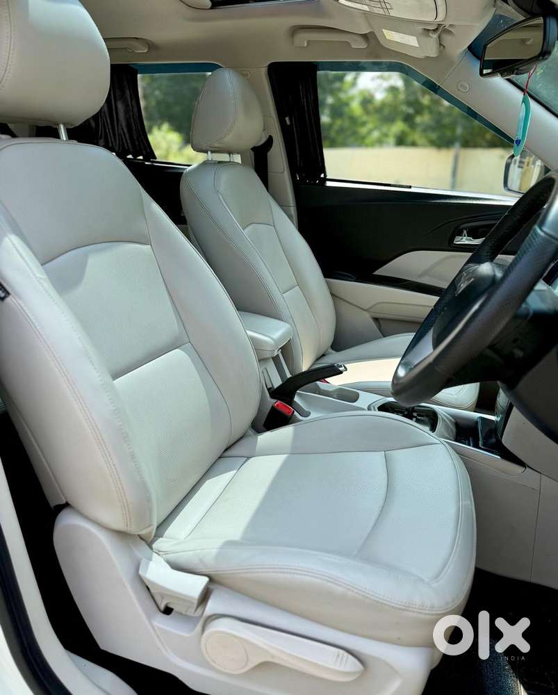 Mahindra Xuv300 W8 (o) 1.5 Diesel Amt, 2023, Diesel