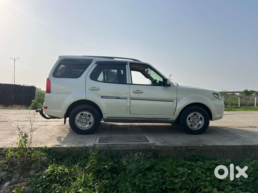 Tata Safari Storme 2017