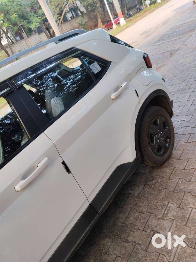 Hyundai Venue 2023 Petrol Well Maintained