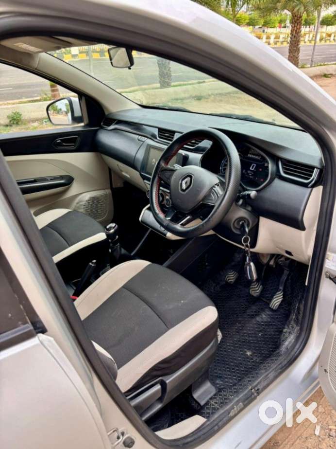 Renault Triber Rxt, 2022, Petrol