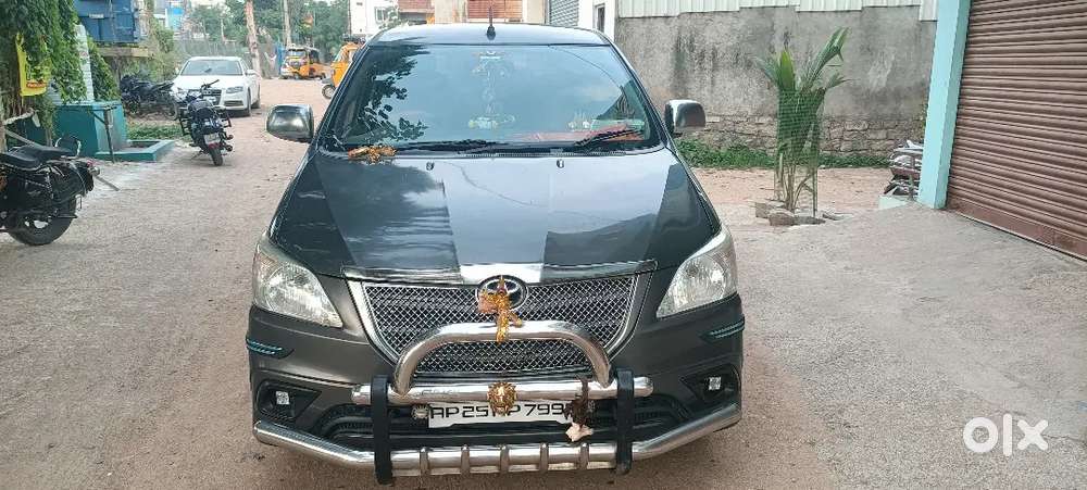 Toyota Innova 2.5 G2 7 2014