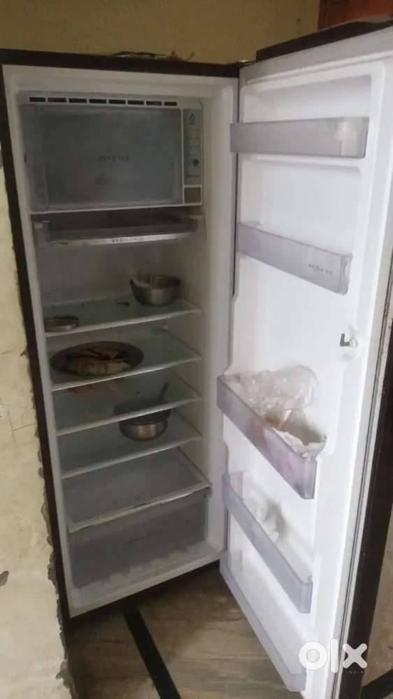 Frige 280 ltr whirpool 0ne year old