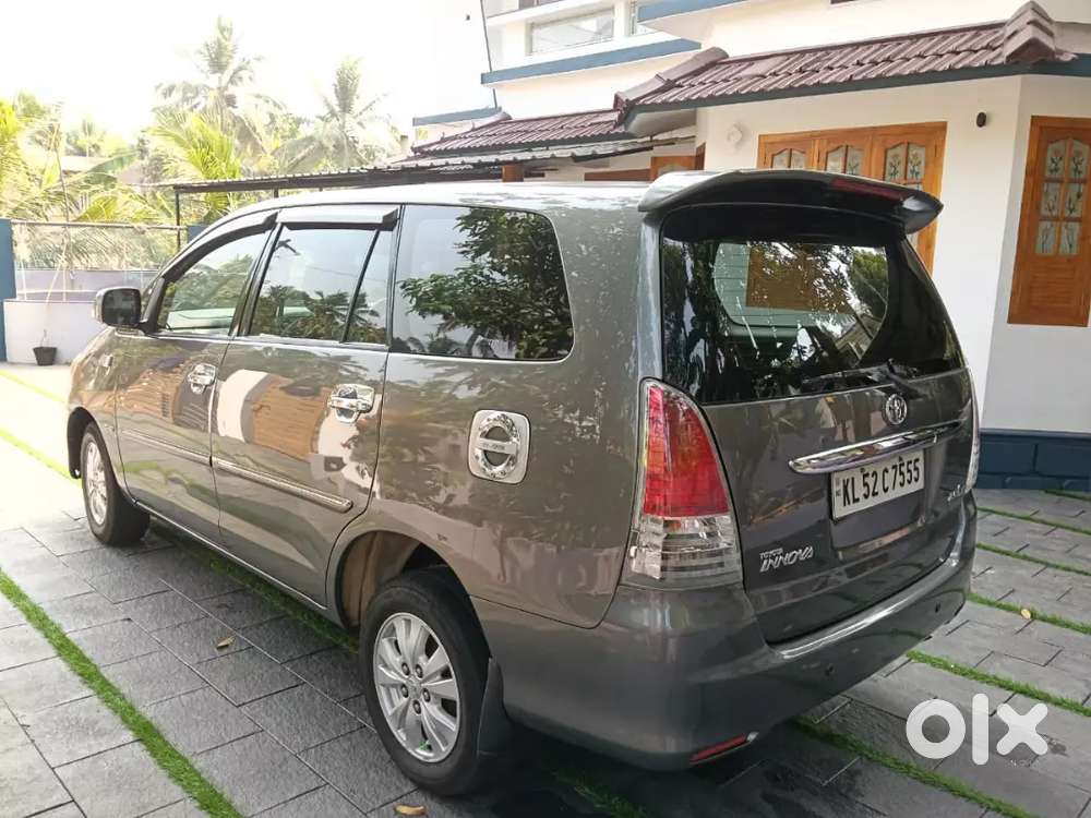 Toyota Innova 2011