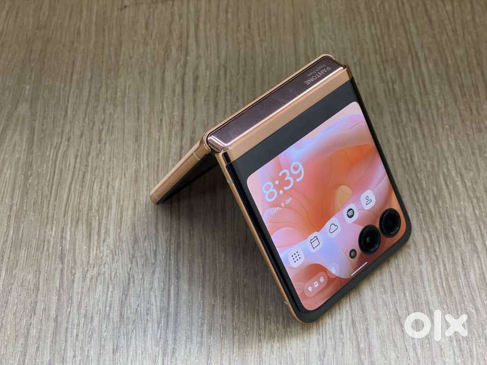 Motorola Razr 40 Ultra 256GB Peach with Bill Box Cable for 27990 Only