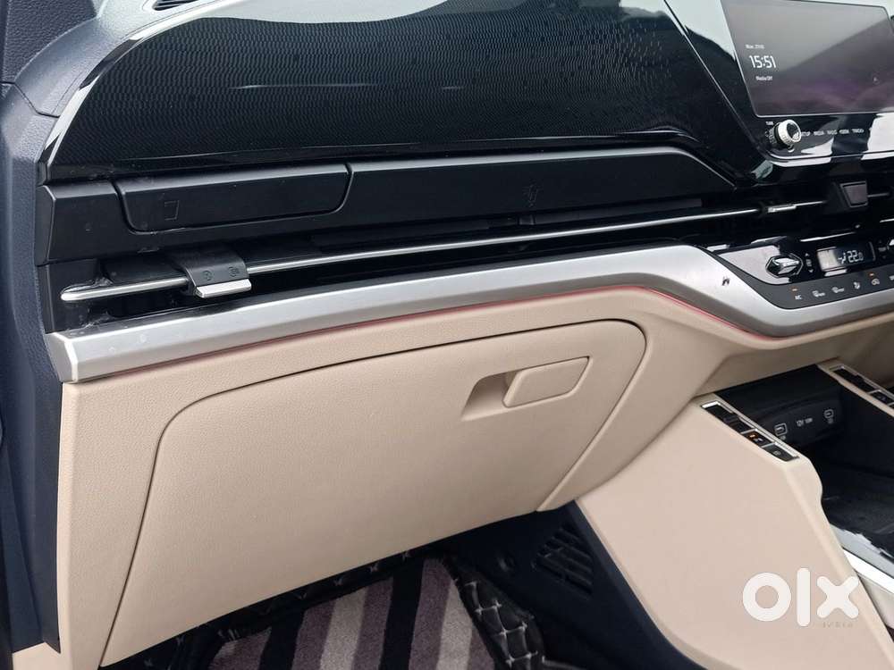 Kia Carens Luxury (o)1.5 Turbo Petrol Dct 7 Str, 2023, Petrol