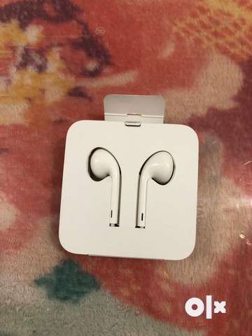 Apple Wired EarPods with Lightning Connector : : Electronics